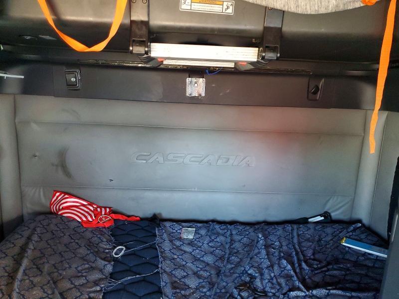 2018 Freightliner Cascadia 126