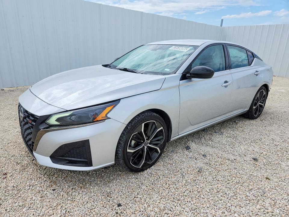 2024 Nissan Altima sr