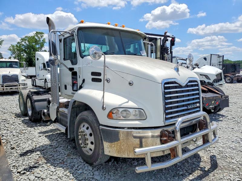 2015 Mack 600 CXU600-Semi Truck