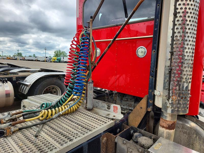 2015 Peterbilt 389 Semi Truck