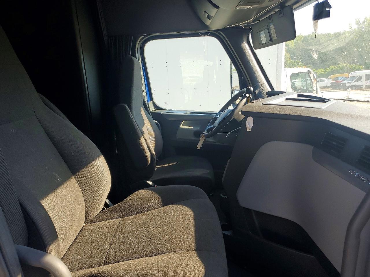 2021 Freightliner Cascadia 126 Semi Truck