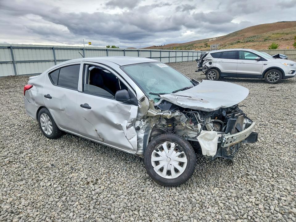 2015 Nissan Versa 1.6 s Plus