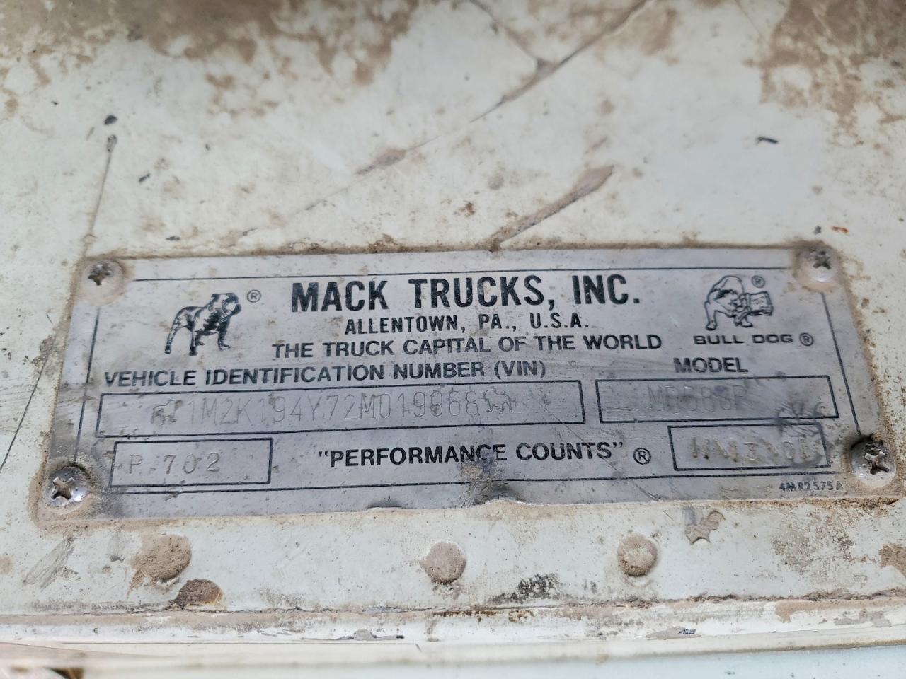2002 Mack MR688P Refuse Truck