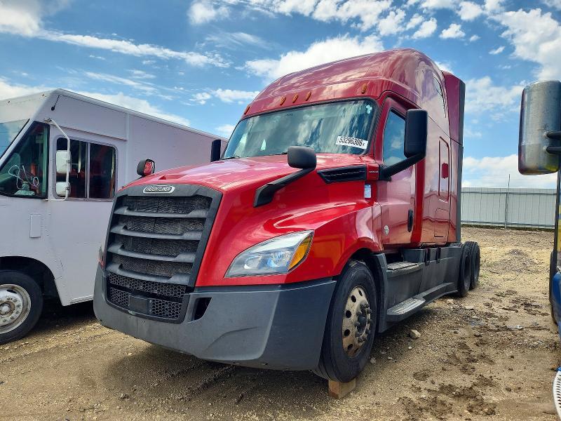2020 Freigliner Cascadia 126