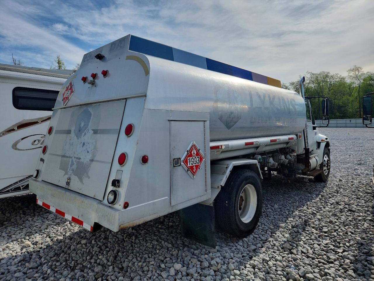 2005 International 4400 Fuel / Lube Truck