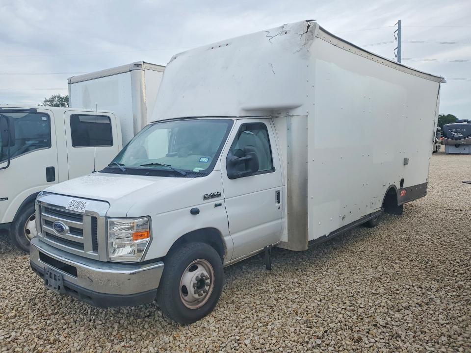 2017 Ford Econoline E450 Super Duty Cutaway Van