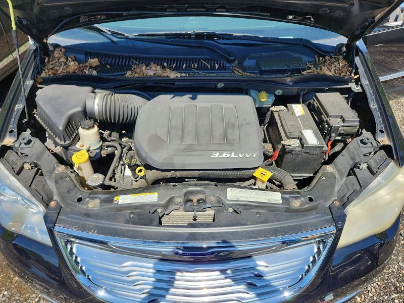 2012 Chrysler Town & Country Touring l