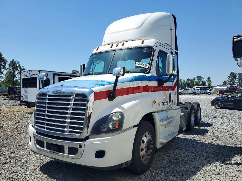 2017 Freigliner 2017 Freightliner Cascadia 125 Semi Truck