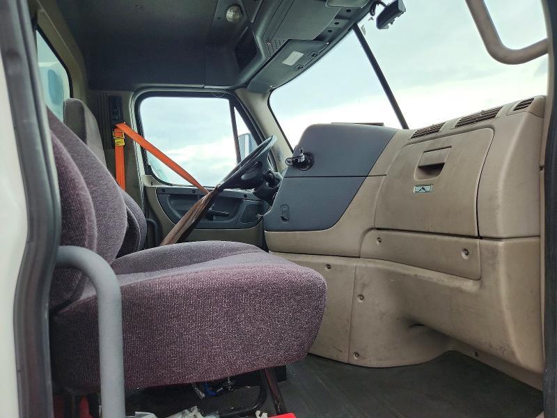 2017 Freightliner Cascadia 1-Semi Truck
