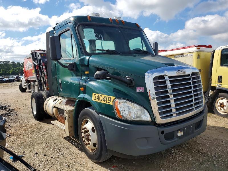 2015 Freightliner Cascadia Semi Truck
