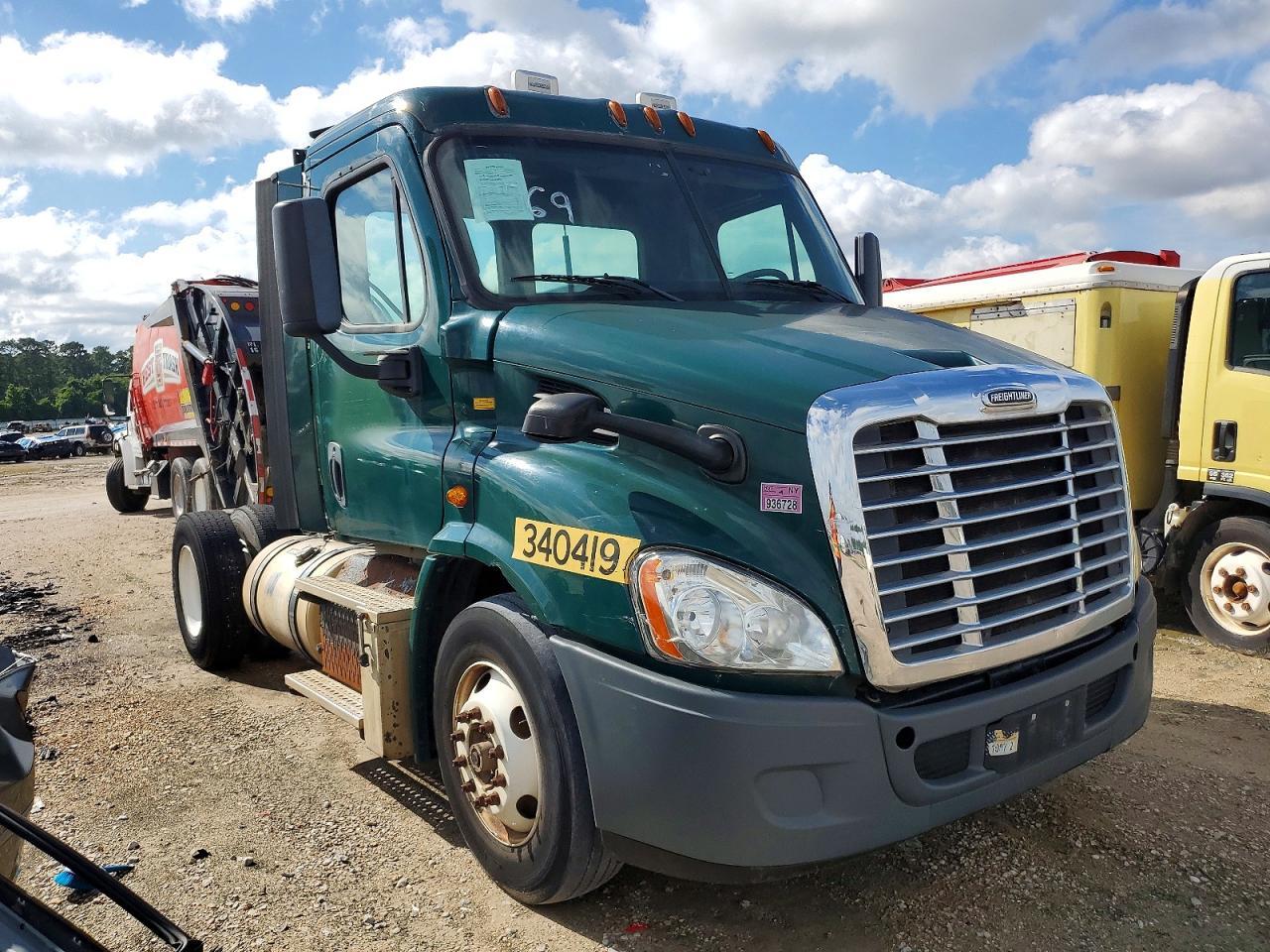 2015 Freightliner Cascadia Semi Truck