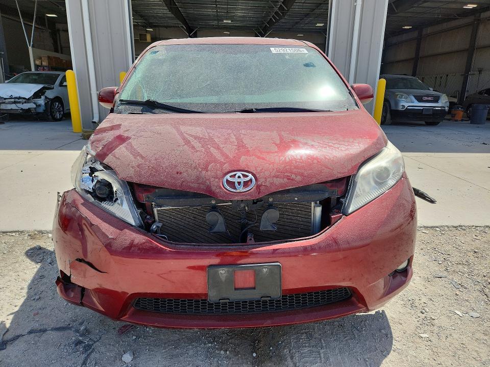 2012 Toyota Sienna xle 8-passenger