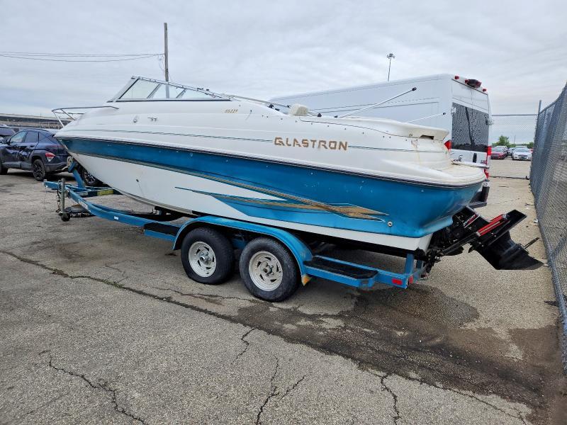 2000 Glastron Boat