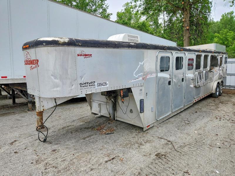 1998 Sooner Frontier 1998 Sooner Horse Trailer