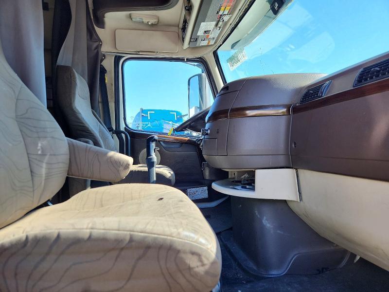 2014 Volvo VNL Semi Truck