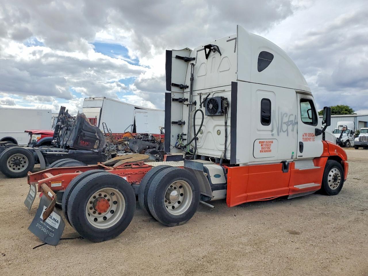 2015 Freigliner 2015 Freightliner Cascadia Semi Truck