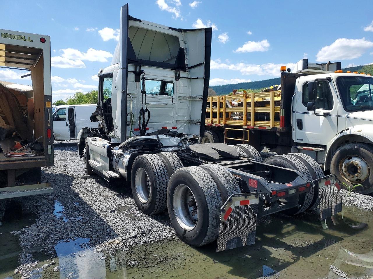 2024 Volv O VNR Semi Truck