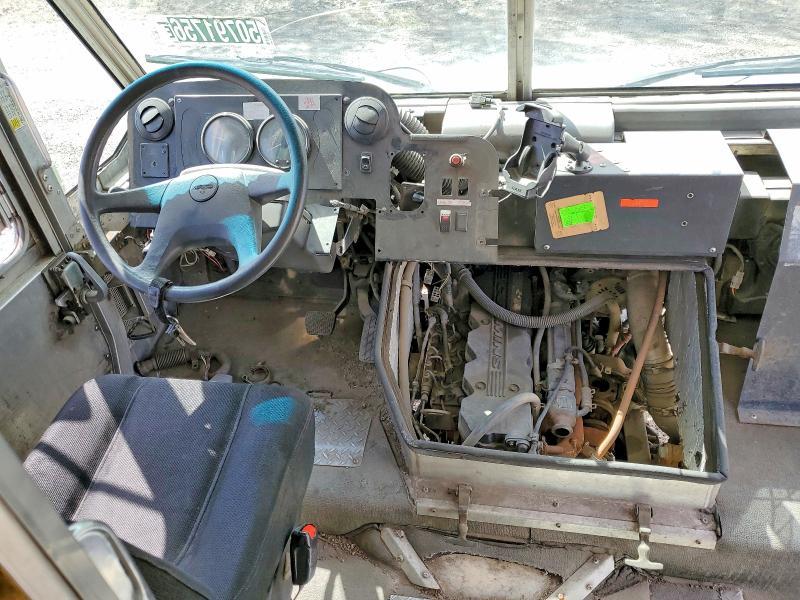 2006 Freightliner Chassis m Line Walk-in van
