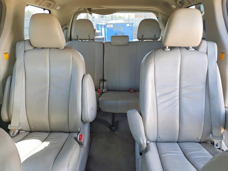 2011 Toyota Sienna xle 7-passenger