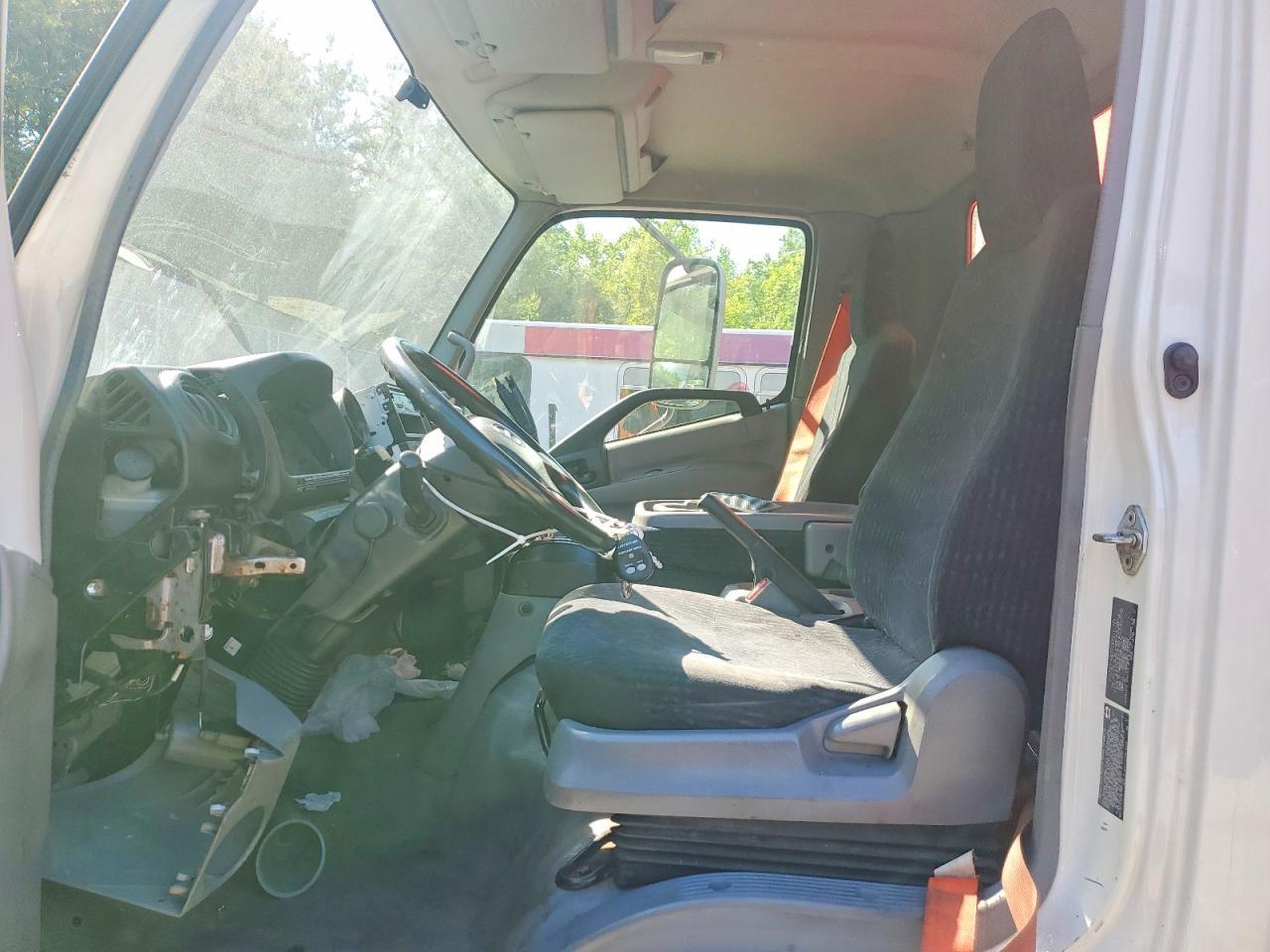 2017 Hino 195