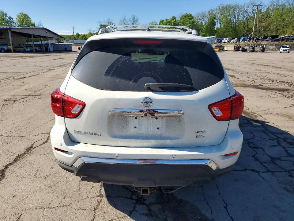 2017 Nissan Pathfinder sl