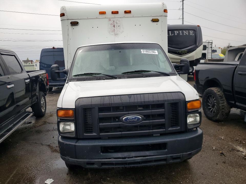 2010 Ford Econoline E350 Super Duty Cutaway Van