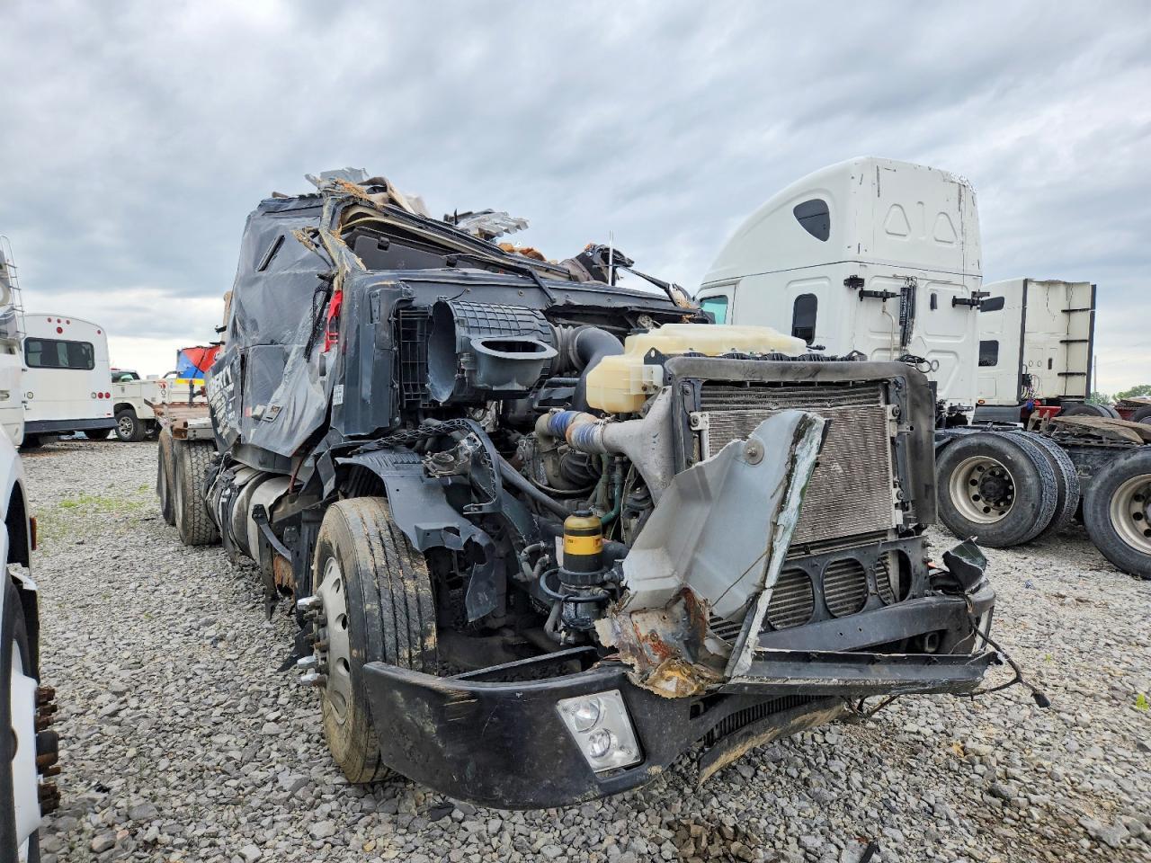 2014 Volvo VNL Semi Truck