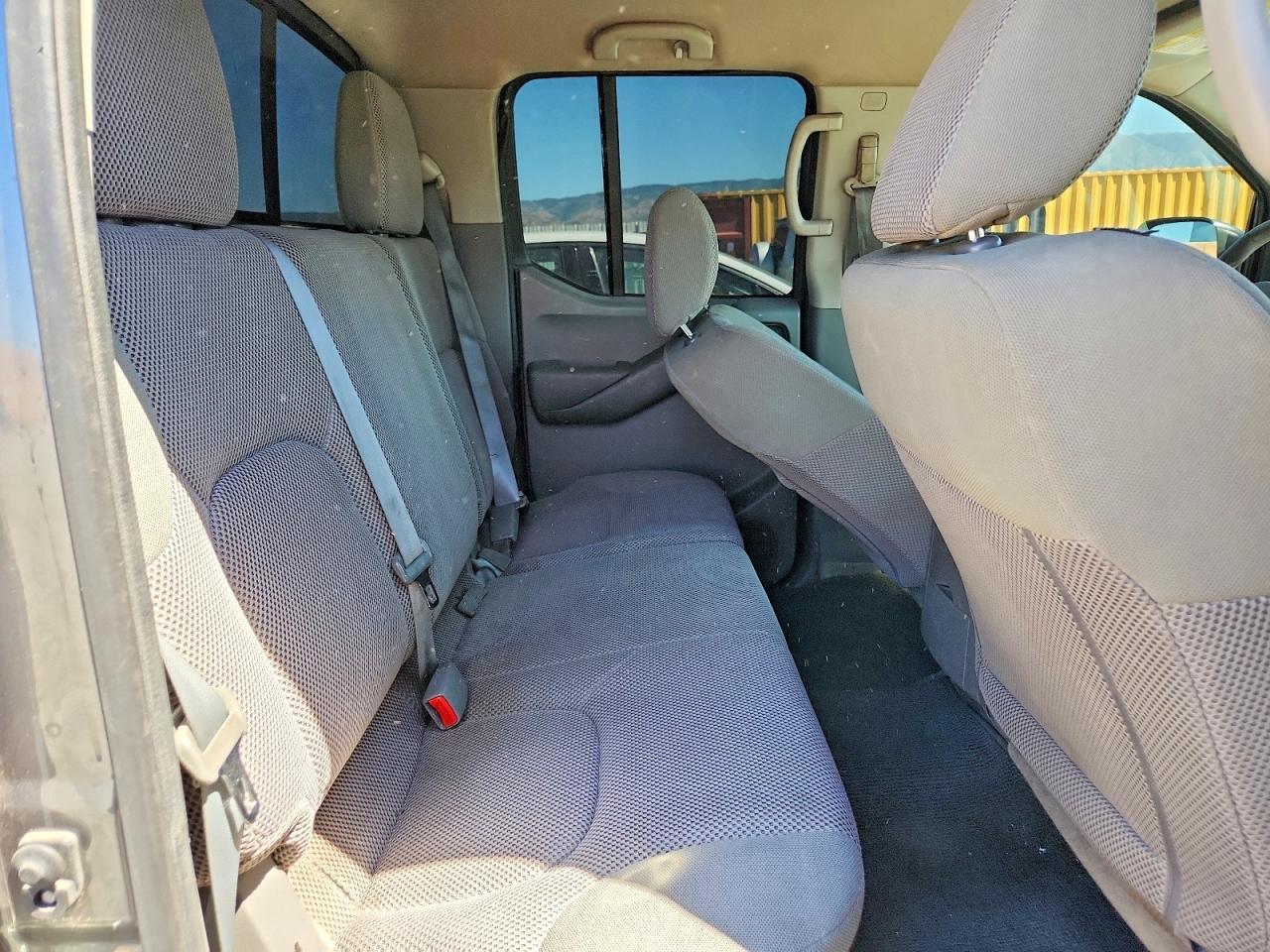 2016 Nissan Frontier SV