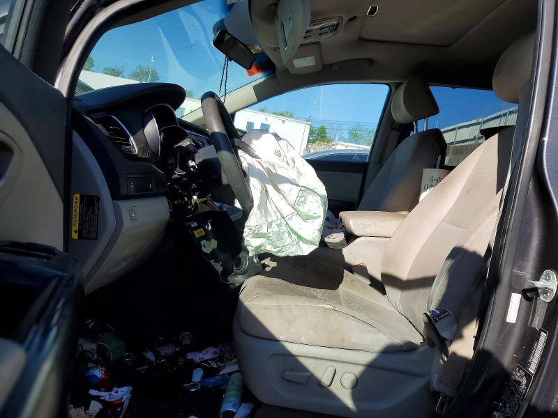 2016 KIA Sedona lx