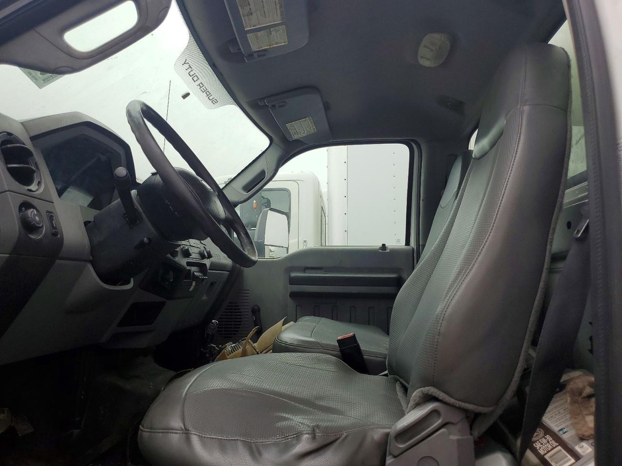 2012 Ford F750 Super Duty BOX Truck