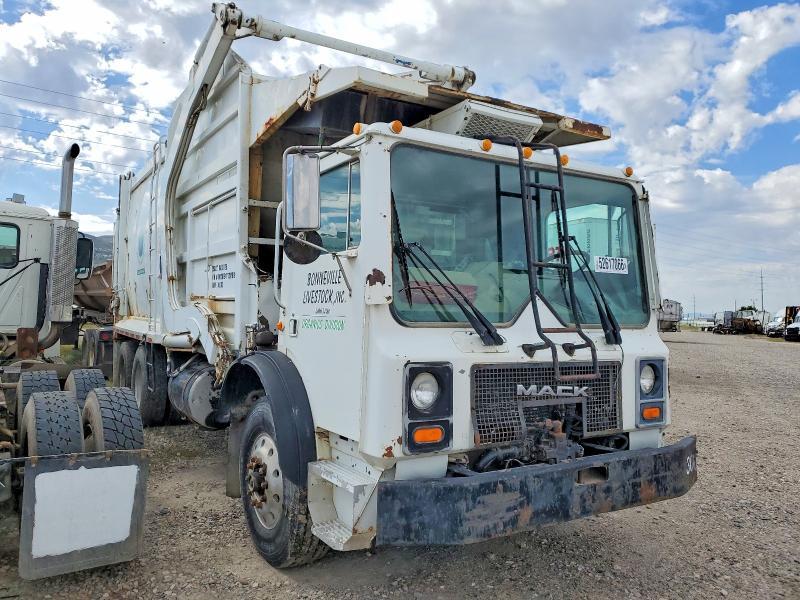 2002 Mack MR688P Refuse Truck