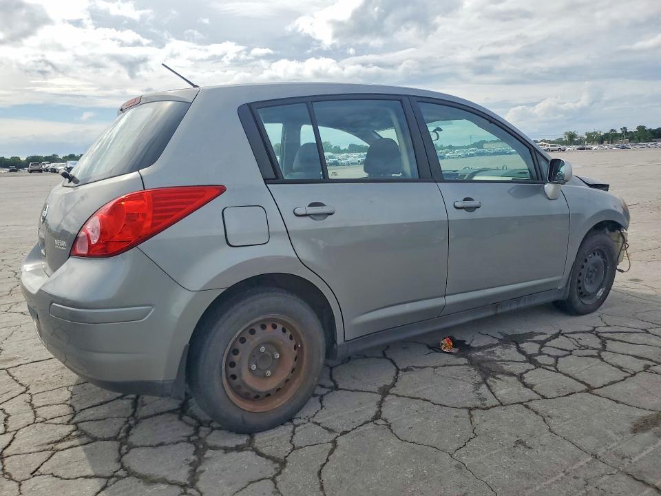 2011 Nissan Versa 1.8 s