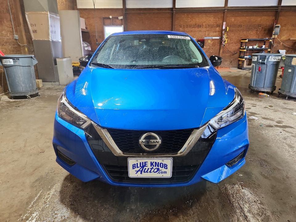 2022 Nissan Versa sr