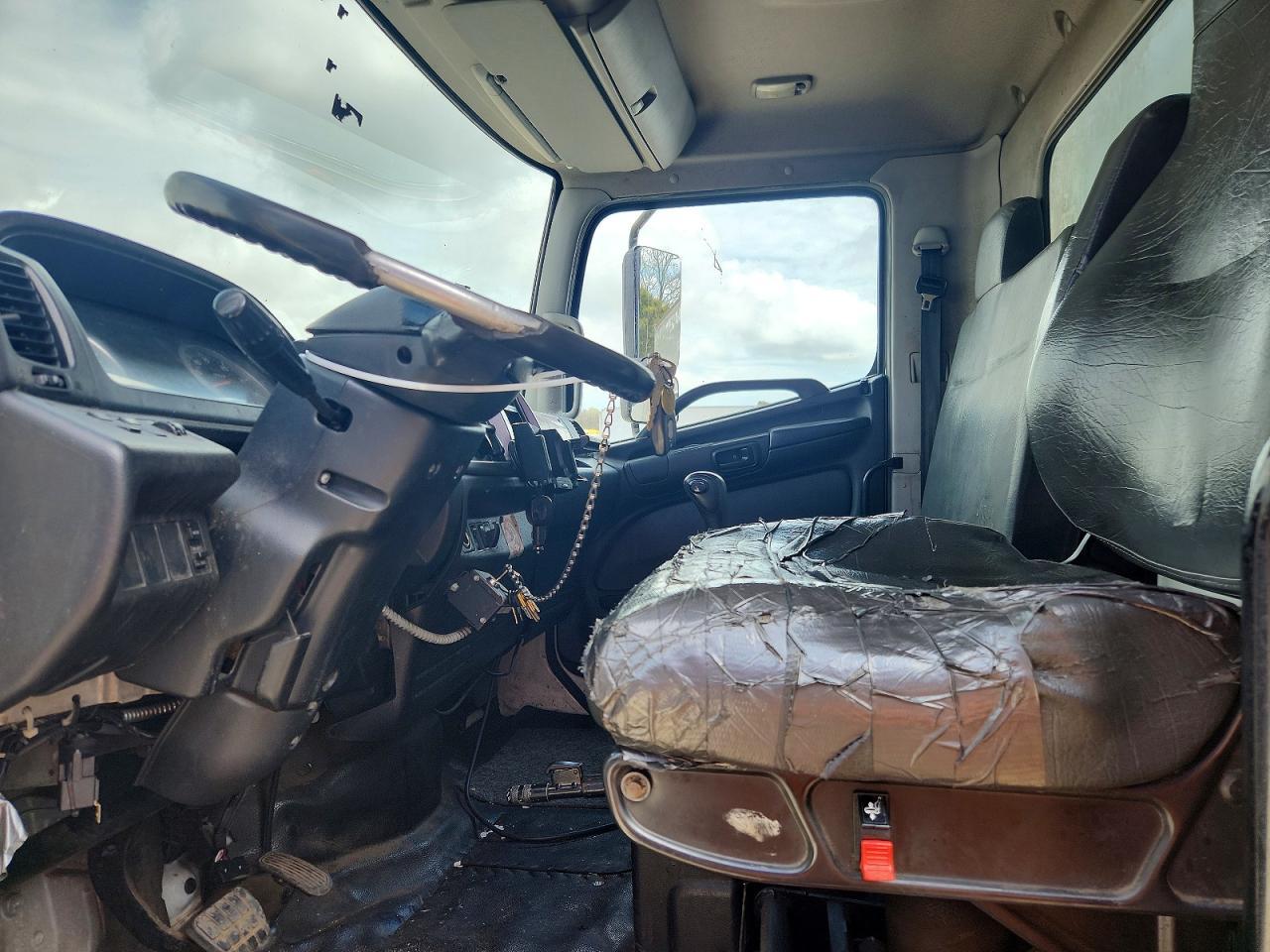 2013 Hino 258/268 BOX Truck