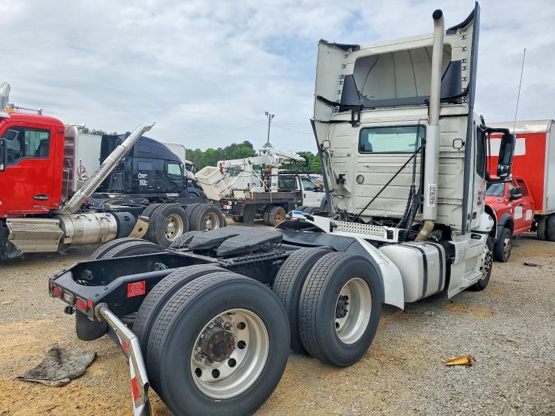 2025 Volvo VNR