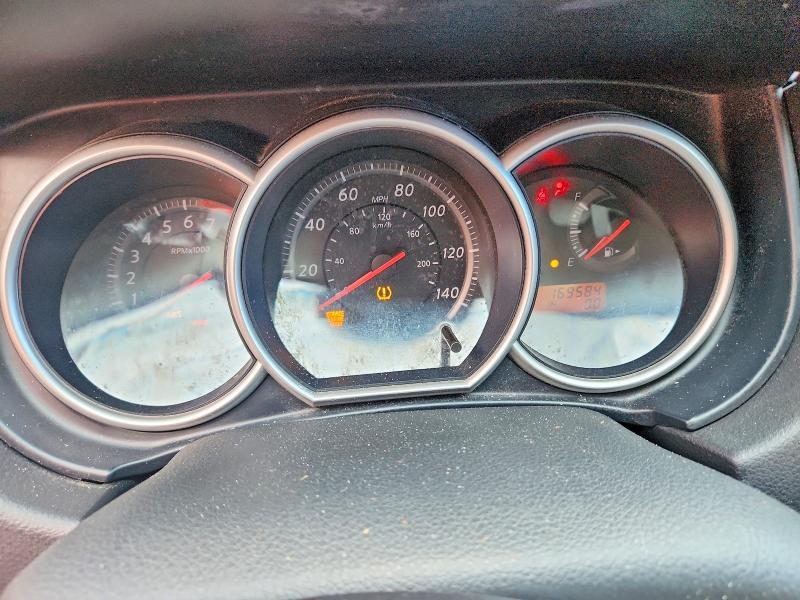 2010 Nissan Versa 1.8 s
