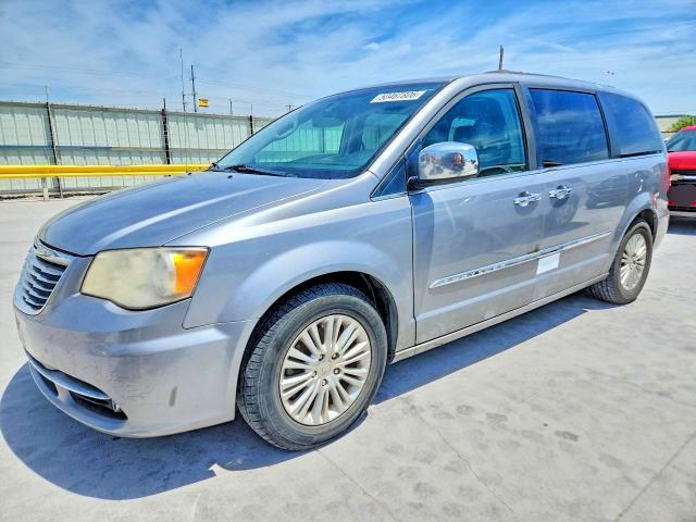 2013 Chrysler Town & Country Touring l