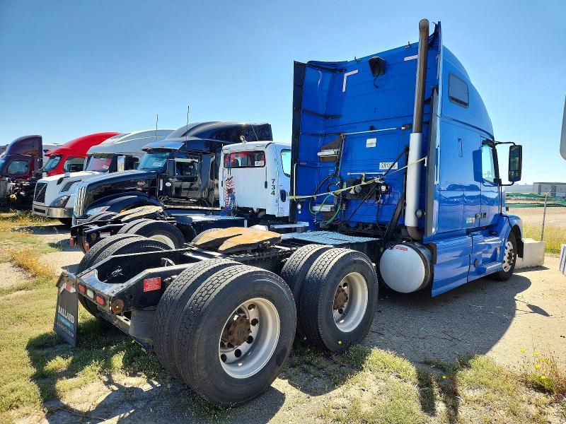 2015 Volvo VNL Semi Truck