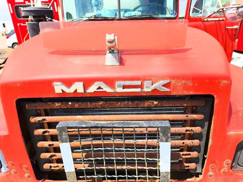 1991 Mack RD690S Tank Truck