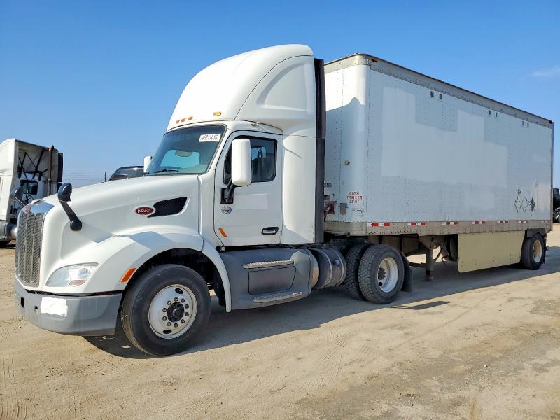 2017 Peterbilt 579 Semi Truck