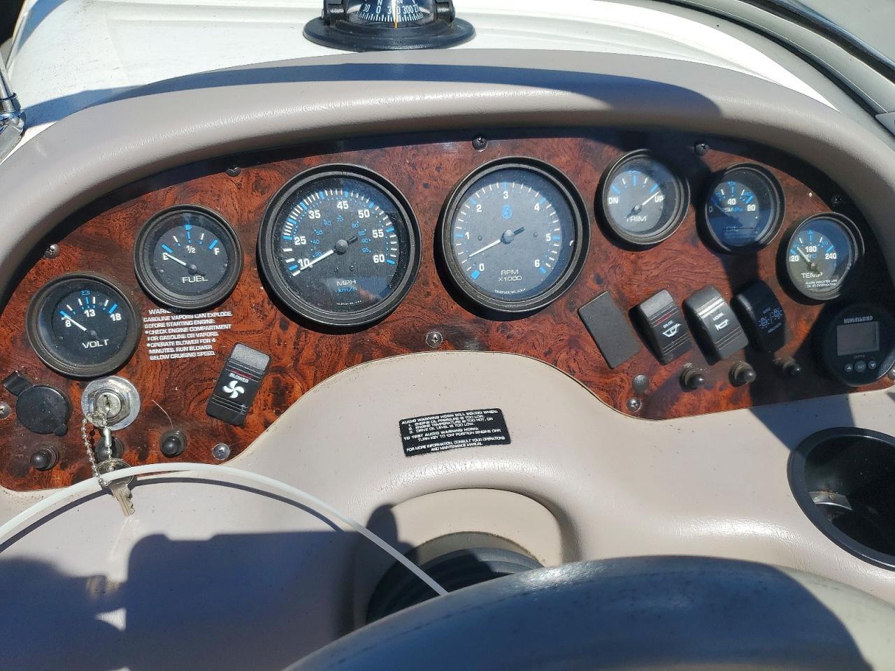 1999 Chaparral Boat