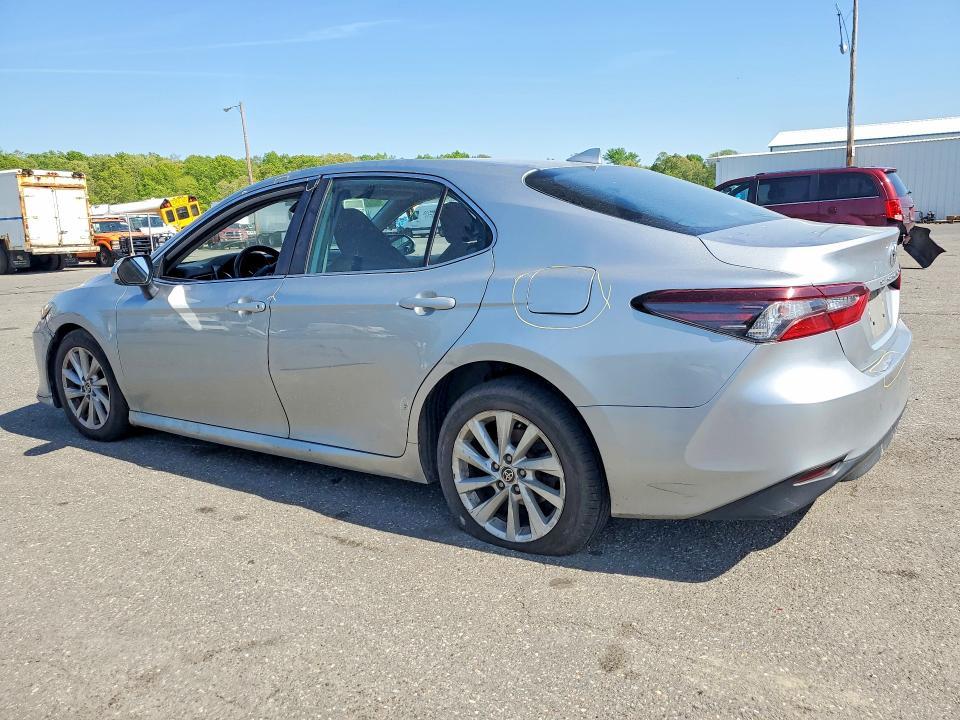 2021 Toyota Camry le