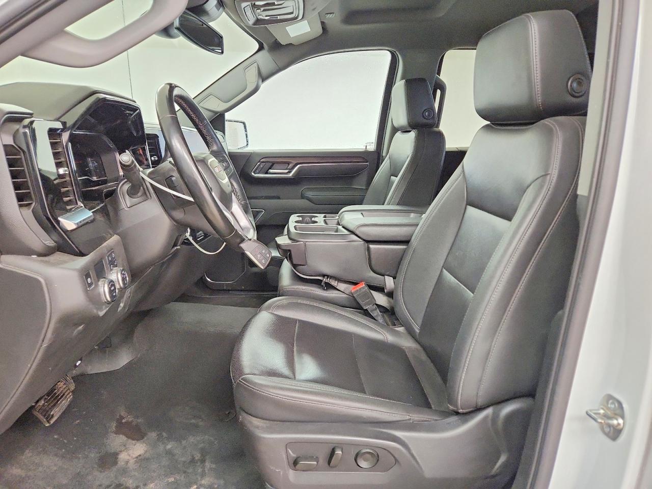 2025 GMC Sierra C1500 SLT