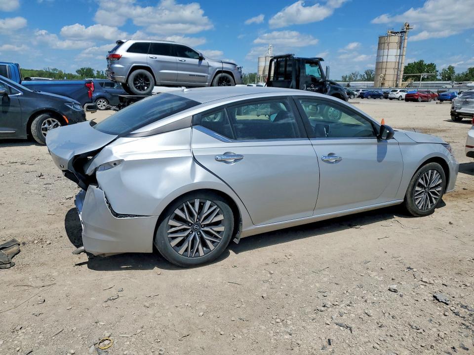 2024 Nissan Altima sv