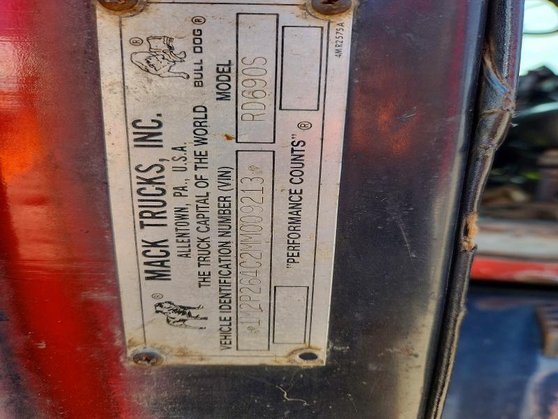 1991 Mack RD690S Tank Truck