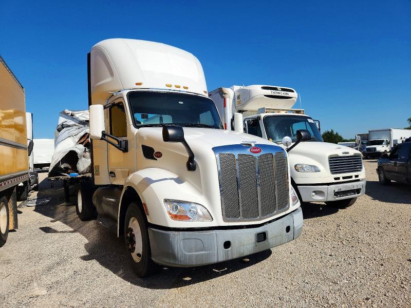 2017 Peterbilt 579 Semi Truck
