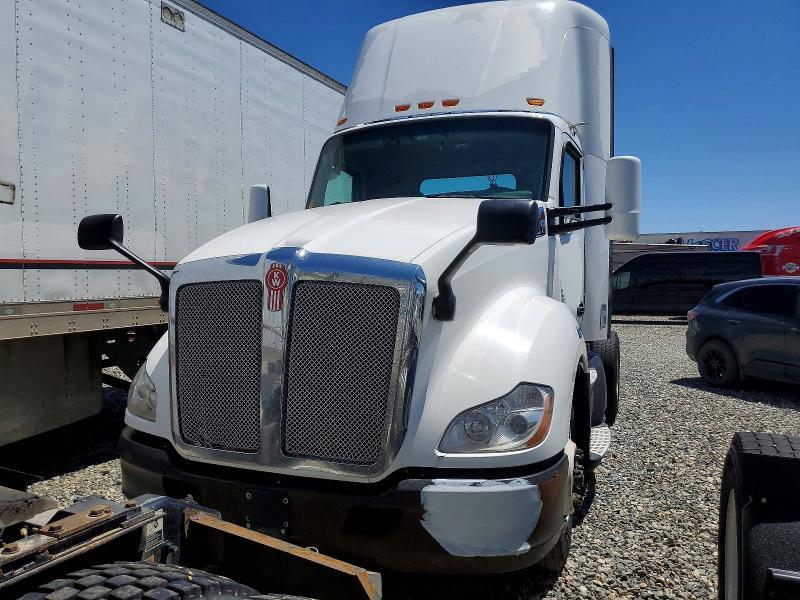 2016 Kenworth T680 Semi Truck
