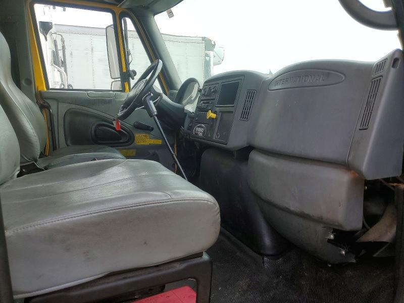 2006 International 4300 BOX Truck