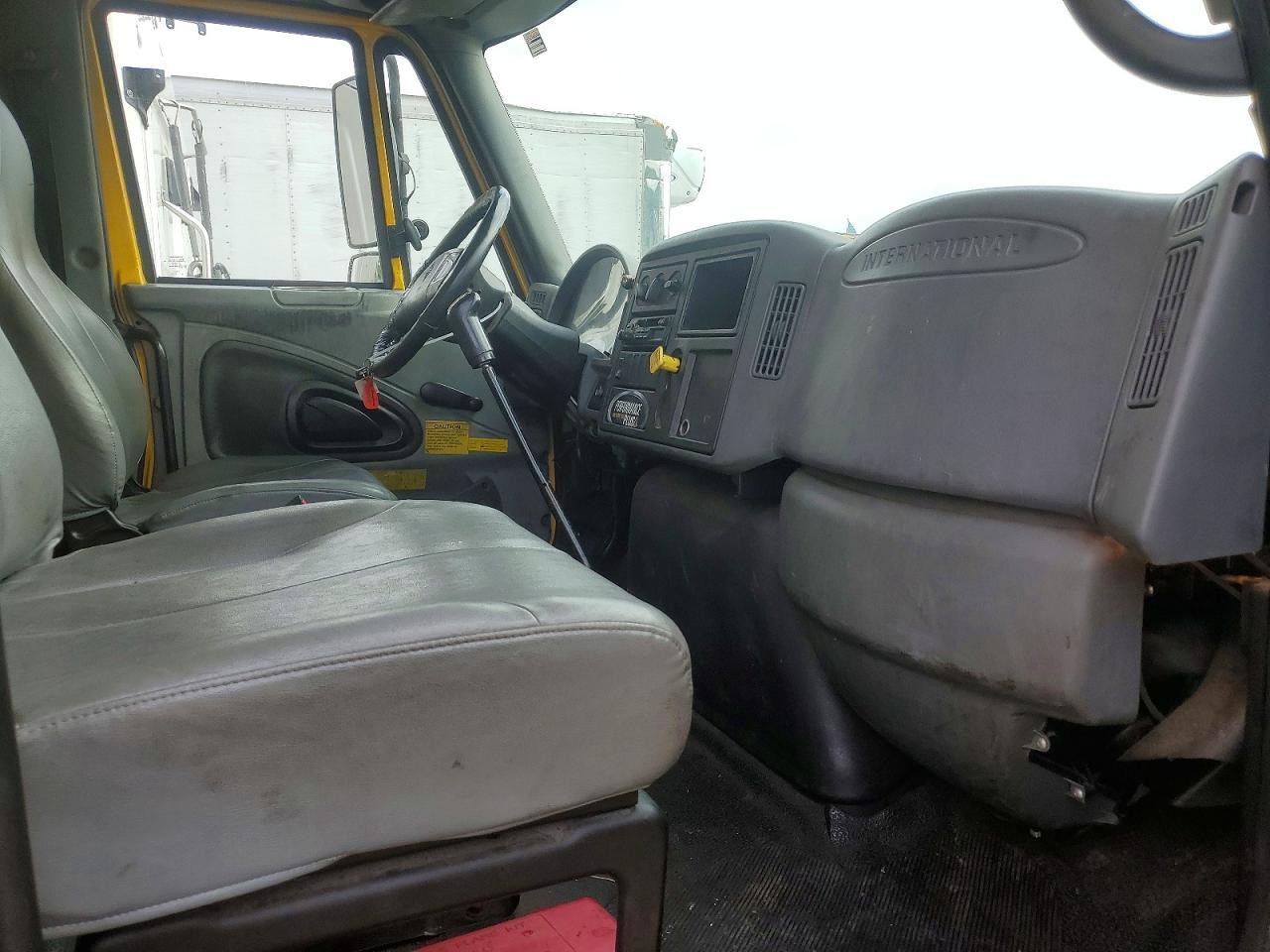2006 International 4300 BOX Truck