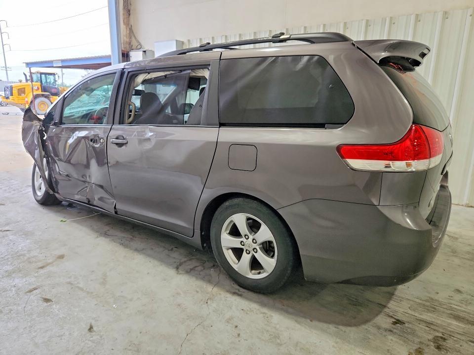 2013 Toyota Sienna le